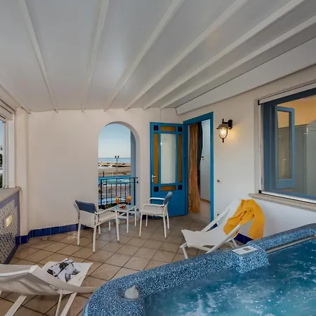Ristorante Mediterraneo Faro 3* サン・ヴィート・ロ・カーポ